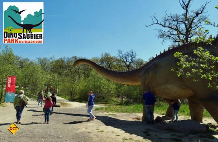 Zeitreise in die Geschichte der Dinosaurier im Dinipark Teufelsschlucht in der Eifel. (Foto: Dinopark Teufelsschlucht)