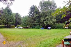 Fünf Stellplätze in urigem Grün bietet der Campingplatz „Zur Tausendjährigen Linde“ in Dorfmark an. (Foto: Archiv)