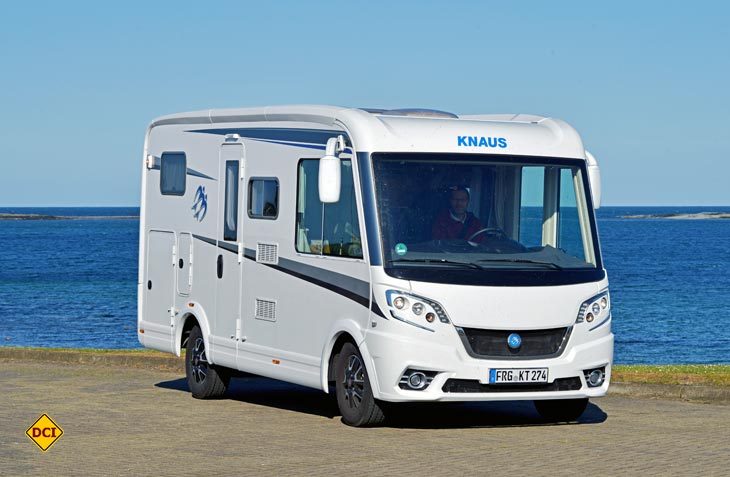 Mit dem Van I 550 MD stellt Knaus einen sehr kompakten Vollintegrierten als Alternative zu einem Kastenwagenmobil auf die Beine. (Foto: det)