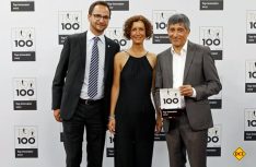 Philipp Wegmann, Leiter Business Development und Jutta Bringazi, zuständig für die Pressearbeit, nahmen die Auszeichnung am 23. Juni 2017 von „TOP 100“-Mentor und Wissenschaftsjournalist Ranga Yogeshwar (rechts) in Essen entgegen. (Foto: Truma)