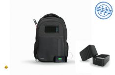 Lifepack-Rucksäcke vereinen hohen Tragekomfort als Reisegleiter und einen sicheren Platz für das mobile Büro. Eine solarbetriebene Powerbank versorgt den Träger mit Strom. (Foto: Lifepack)