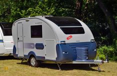 Den extravaganten Kompakt-Caravan Action hat Adria für die Saison 2018 komplett überarbeitet. Hier das Top-Modell 391 HP. (Foto: det)