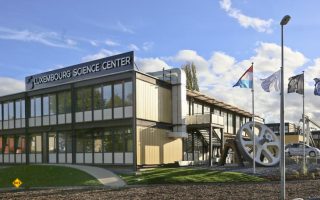 65 Mitarbeiter des Luxembourg Science Center stehen den wissbegierigen Besuchern zur Seite, um ihnen das nötige Wissen über Elektronik und Roboter zu vermitteln. (Foto: Luxembourg Science Center)