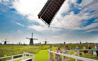 1.000 Jahre Kampf mit dem Wasser in den Niederlanden: Die die Windmühlen von Kinderdijk bei Dordrecht zeugen eindrucksvoll davon. (Foto: NBTC)
