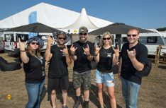 Die Hobby-Crew vor Ort in bester Metal-Stimmung: Die Einnahmen aus der Aktion wandern in die Wacken Foundation zur Unterstützung junger Künstler. (Foto: Hobby)