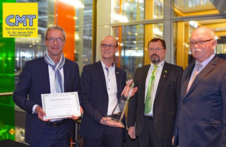 Knaus bekommt den DCC-Sicherheitspreis 2019: Von links: Stefan Diehl, Jürgen Thaler von Knaus Tabbert, DCC Vize Dieter Albert und DCC Präsident Andreas Jörn. (Foto: det / D.C.I.)