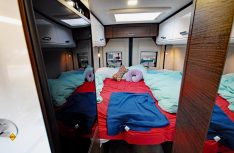 Die Einzelbetten lassen sich zu einem bequemen Doppelbett umbauen. (Foto: det / D.C.I.)