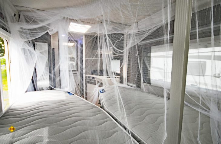 Mit dem Infactory XXL Moskitonetz von Pearl kann der gesamte Schlafbereich in Caravan oder Wohnmobil wirksam geschützt werden. (Foto: det / D.C.I.)
