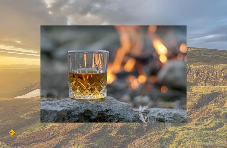 Der berühmte schottische Whisky stellt eine Hauptattraktion auf einer Reise nach Schottland dar und das “Wasser des Lebens” zieht allein viele Touristen in das Land. (Foto: Holidu)