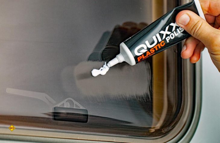 Speziell zum Entfernen von Kratzern bei Acrylglasfenstern hat Quixx eine Acryl-Politur auf den Markt gebracht. (Foto: Quixx)