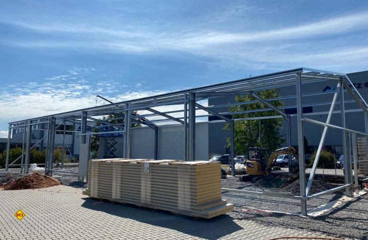 Eine neue, 370 Quadratmeter große Halle entsteht momentan auf dem Tischer-Werksgelände in Kreuzwertheim. (Foto: Tischer GmbH Freizeitfahrzeug)