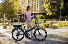 Blaupunkt hat jetzt mit dem E-Klapprad Frida 500 ein klappbares City-Bike mit 24-Zoll-Reifen, integriertem Bremslicht und Gepäckträger. (Foto: Blaupunkt)