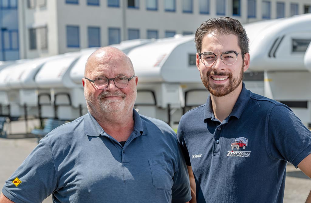 Peter Tischer (links) leitete über 30 Jahre erfolgreich die Firma Tischer Freizeitfahrzeuge und hat nun an seinen Stiefsohn übergeben. (Foto: Tischer)