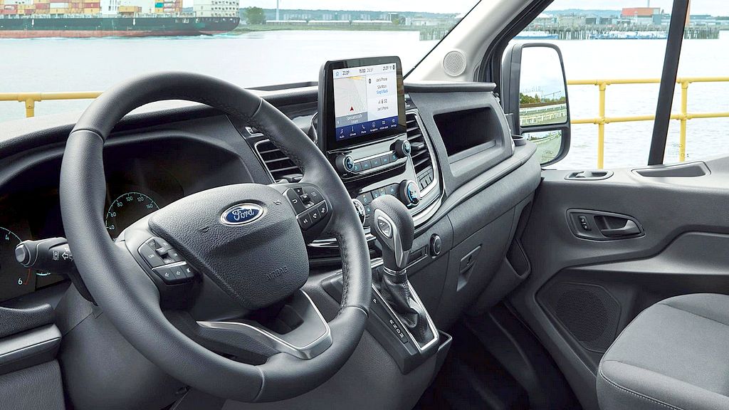 Ford Transit 2022: Modernes Cockpit mit vielen technischen Hilfen. (Foto: Ford)