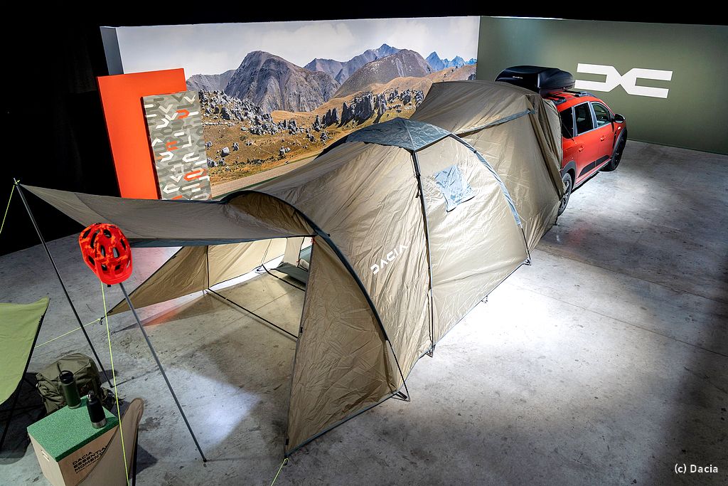 Dacia Jogger mit Campingkit: 4-Personen-Zelt schafft Möglichkeiten. (Foto: Dacia)