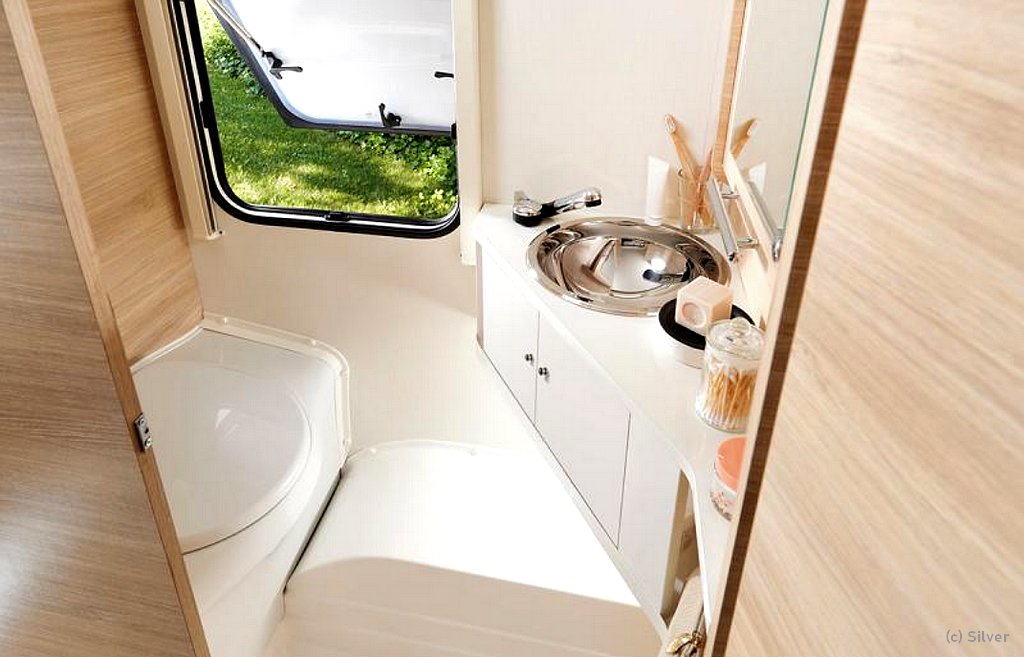 Silver Trend 442: Alles an Bord. Duschen ist eher etwas für gelenkige Camper. (Foto: Silver)