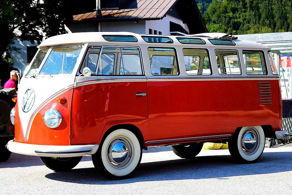 Der VW Bulli: Einfach ein Hingucker! (Foto: holzijue/pixabay.com)