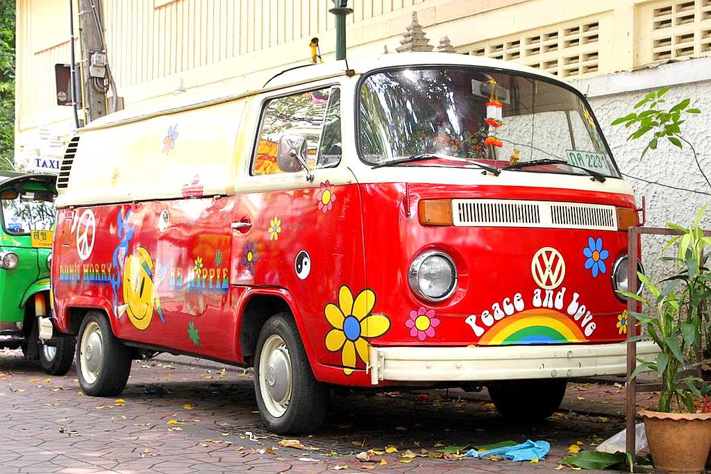 Der VW Bulli: Love an peace! (Foto: leohau/pixabay)